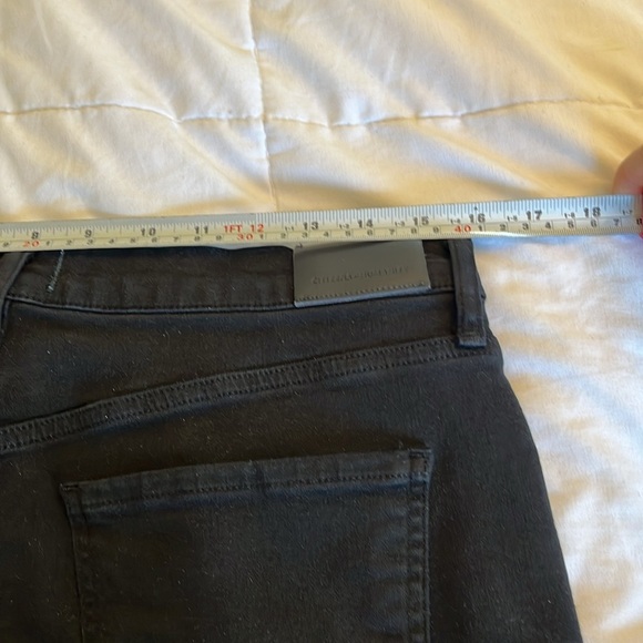 CITIZENS OF HUMANITY
ISOLA MID RISE CROPPED
BOOT JEAN Black Size 30 - Picture 14 of 17